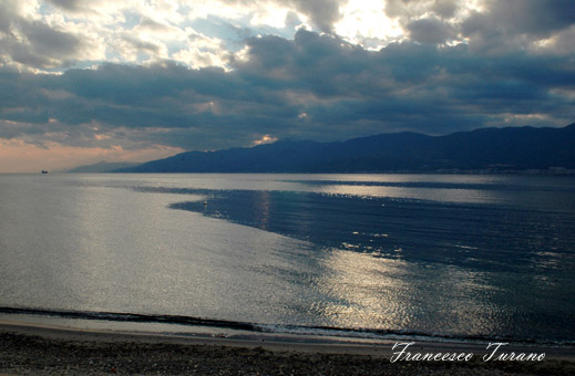 Stretto di Messina visto da Reggio Calabria