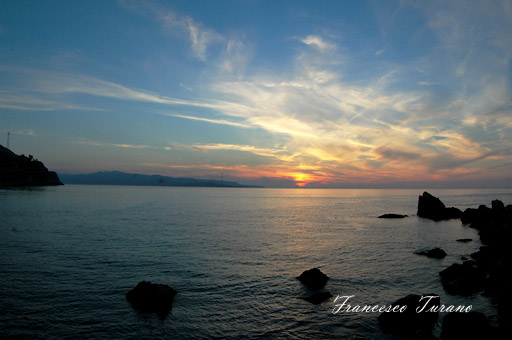 Tramonto sullo Stretto di Messina visto dalla Calabria