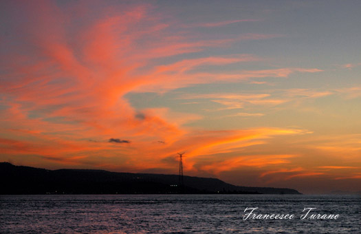 Tramonto sullo Stretto di Messina visto dalla Calabria